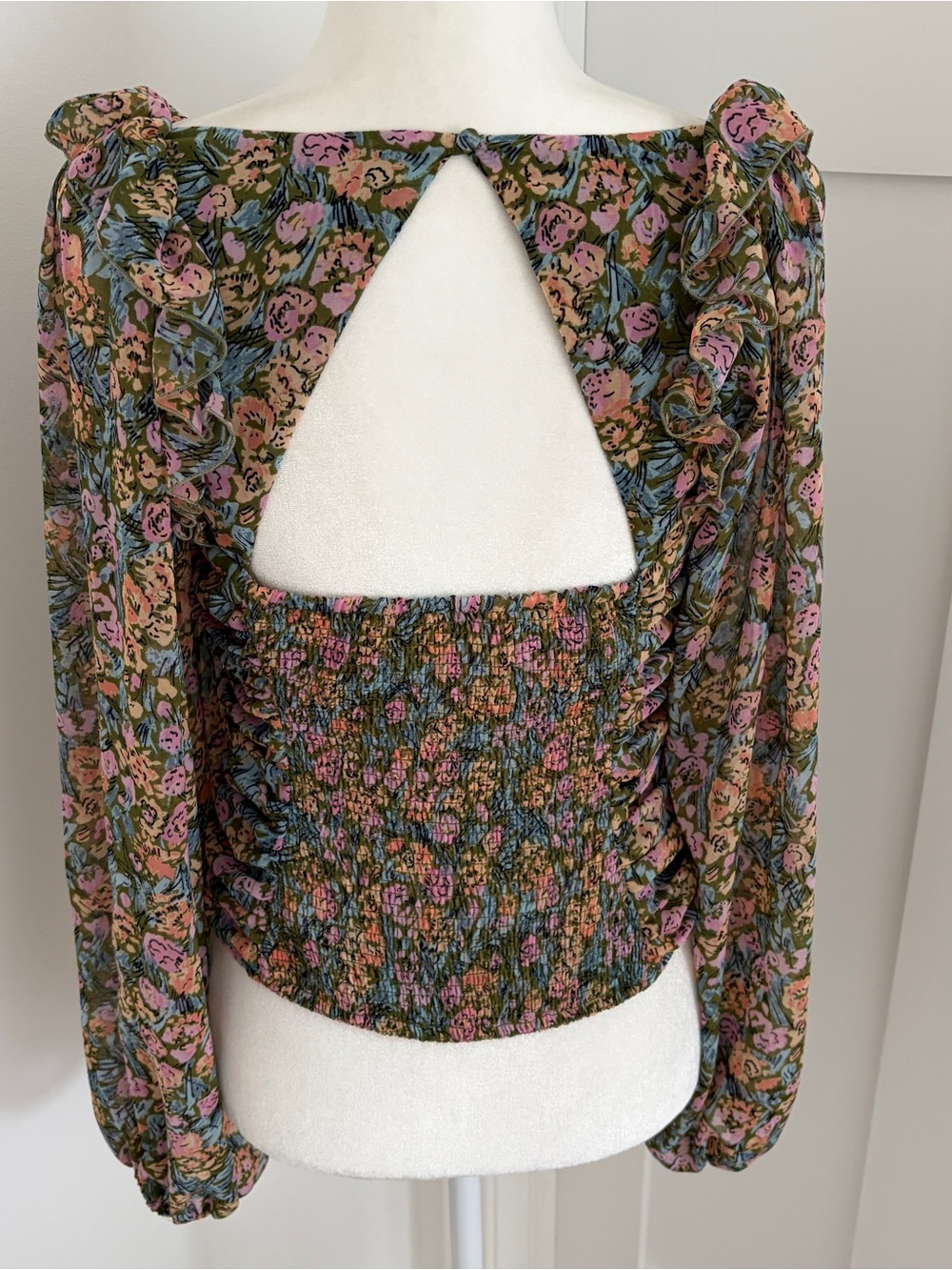 Free People Floral Ruched Long Sleeve Peasant Top Open Back Size S*S15 - Picture 3 of 4